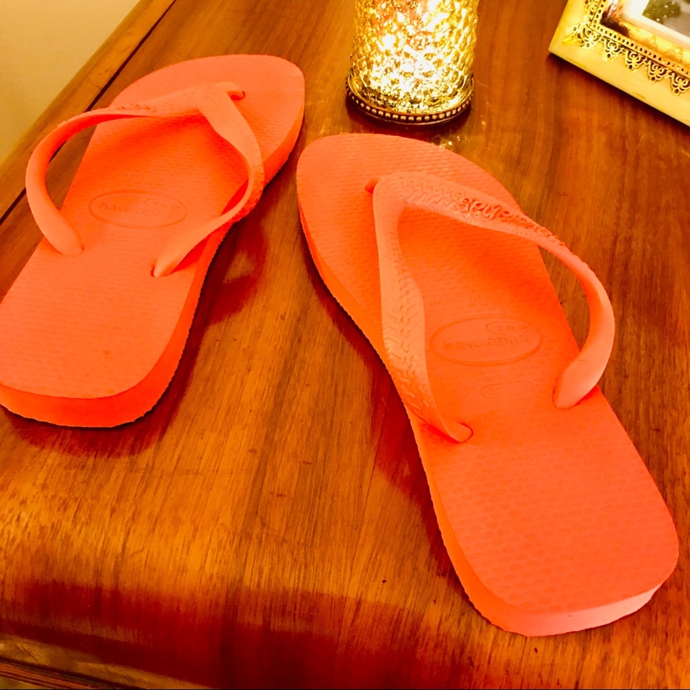 Women’s Havianas flip flops. Size 35-36